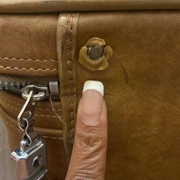 Vintage 1978 American Tourister  Inc. 100% Leather Brown Suitcase (Carry-On) - Picture 16 of 17